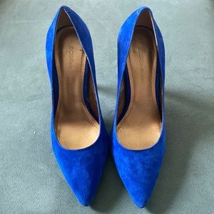 BCBG blue pump heels
